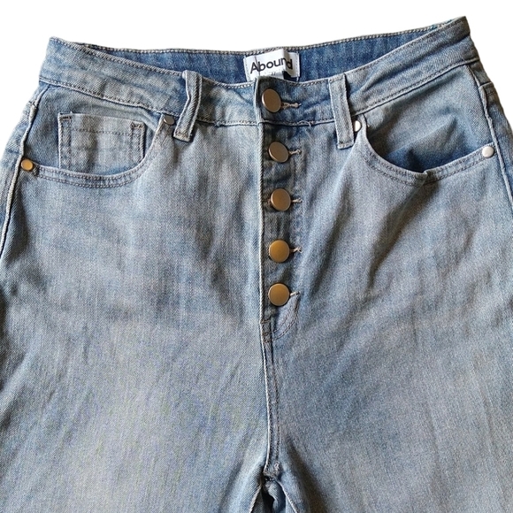Abound Button Fly Light Wash Distressed Sustainable High Rise Mom Jeans Modern - Picture 5 of 9